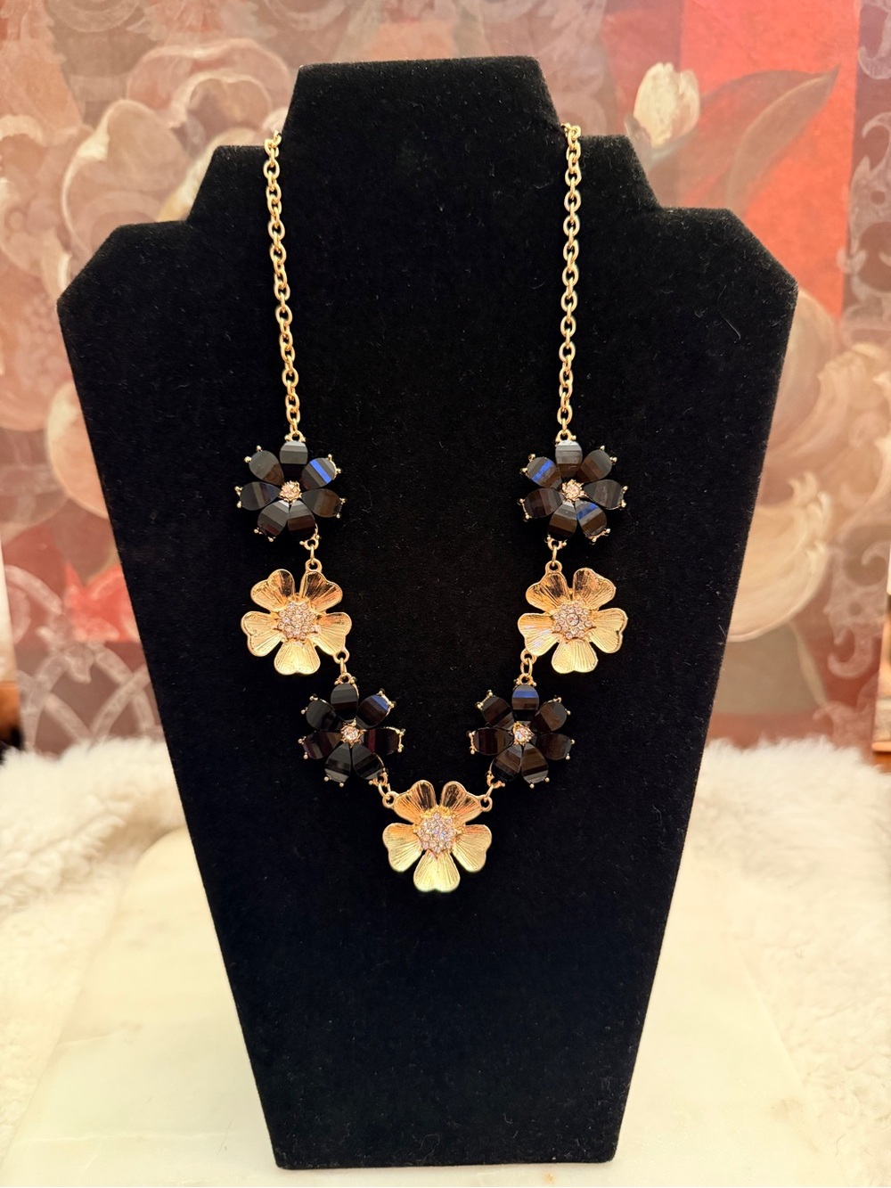 Vintage-Style Black & Gold Floral Statement Necklace – Rhinestone Center